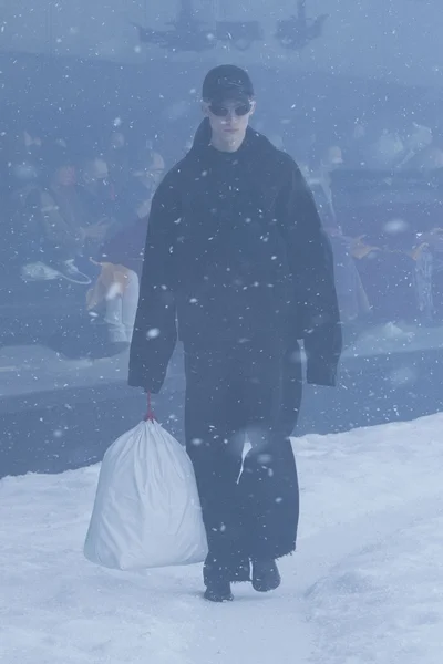 Look 54